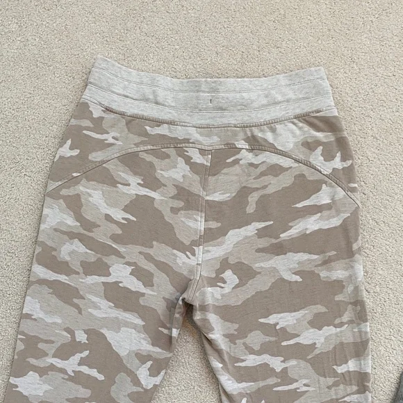 🌸ATHLETA SET Camo Print Jogger Set - Picture 5 of 12